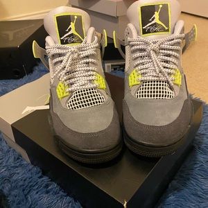Jordan 4 grey volt